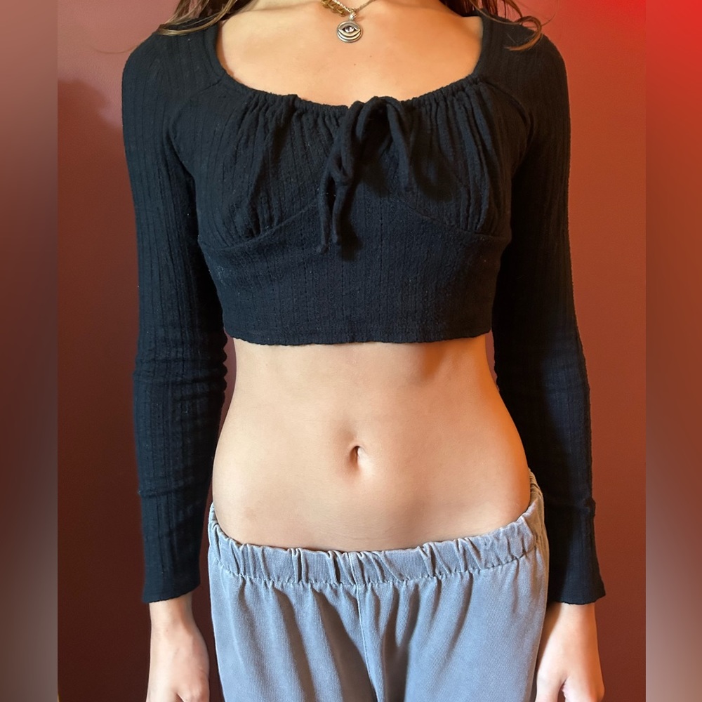 Aeropostale cropped long sleeve, black, size M